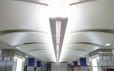 ARMSTRONG Falujące wyspy z linii Metal Canopy - Lotnisko w Nicei